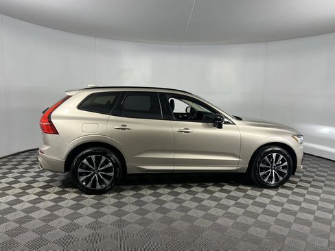 Used 2025 Volvo XC60 B5 Plus image 6