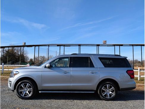 Used 2023 Ford Expedition Max Limited image 4