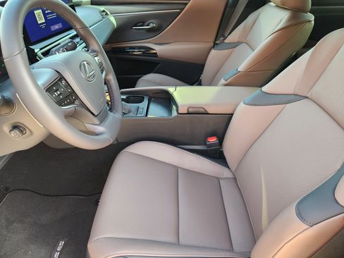 New 2025 Lexus ES 350 w/ Premium Package image 8