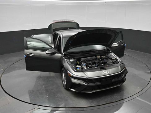 New 2026 Hyundai Elantra SE FWD image 40