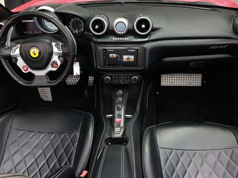 Used 2015 Ferrari California T RWD image 2