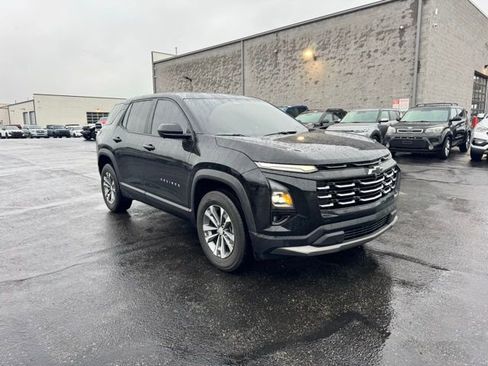 Used 2025 Chevrolet Equinox LT w/ Safety and Technology Package image 3