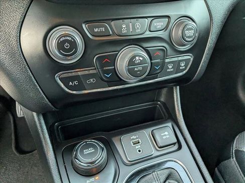 Used 2023 Jeep Cherokee Altitude Lux image 16