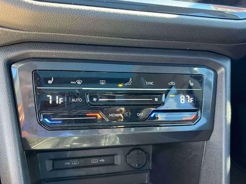 Used 2022 Volkswagen Tiguan SE image 30