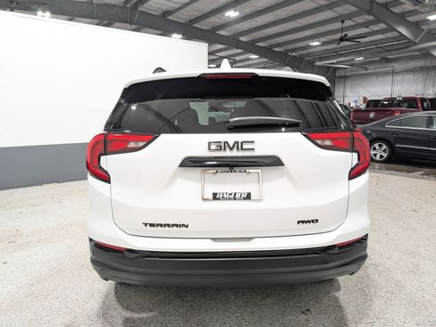 Used 2020 GMC Terrain SLE w/ Driver Convenience Package image 4