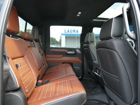 Certified 2025 GMC Sierra 3500 Denali Ultimate w/ LPO, GMC Protection Package AWD/4WD image 17