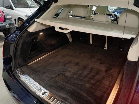 Used 2020 Bentley Bentayga V8 image 31