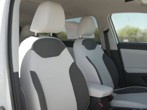 New 2025 Volkswagen Taos SE image 21