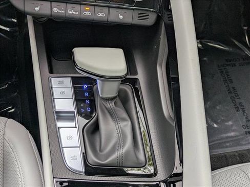 New 2025 Hyundai Elantra Limited image 16