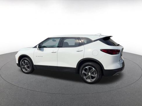 Used 2025 Chevrolet Blazer LT FWD image 9