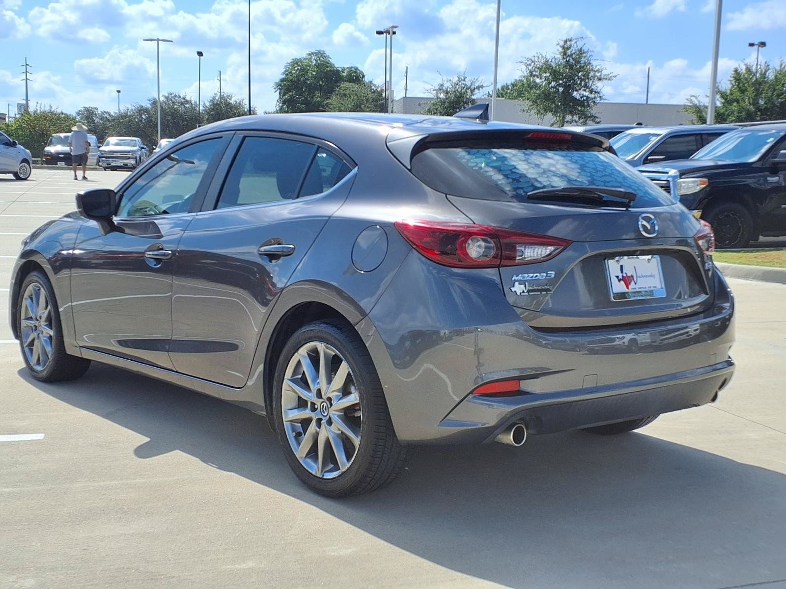 Used 2018 MAZDA MAZDA3 Grand Touring w/ Premium Equipment Package FWD image 2