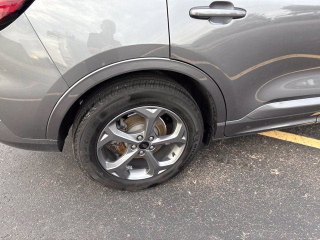Used 2024 Ford Escape ST-Line w/ Tech Pack #1 AWD/4WD image 4