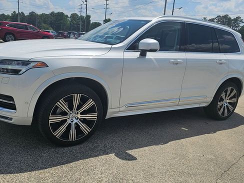 Used 2023 Volvo XC90 B6 Ultimate AWD/4WD image 3