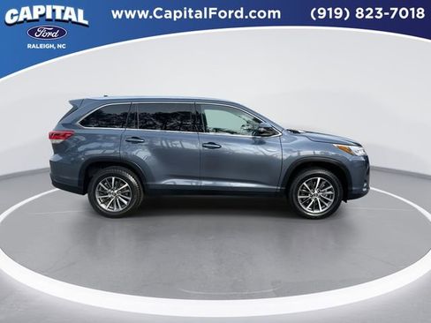 Used 2019 Toyota Highlander XLE image 9