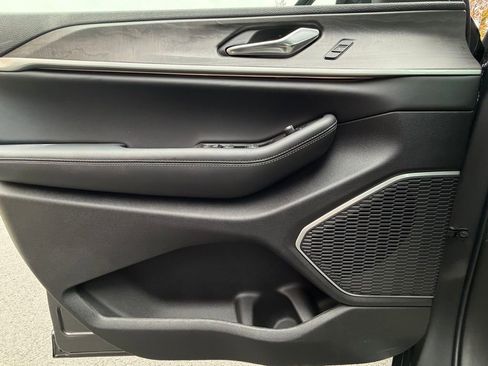 New 2025 Jeep Grand Cherokee Limited image 24