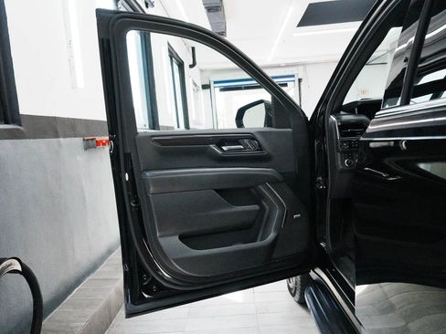 Used 2025 GMC Yukon XL Elevation w/ LPO, Elevation Black Package AWD/4WD image 10
