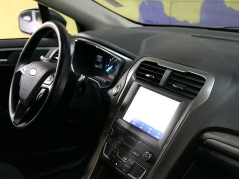 Used 2020 Ford Fusion SE FWD image 10