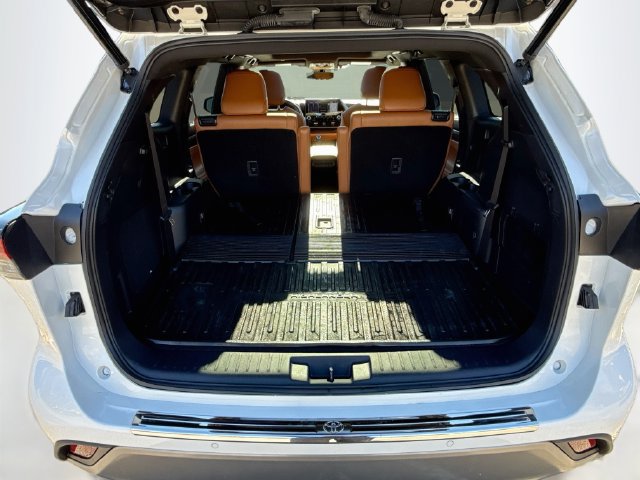 Used 2021 Toyota Highlander Platinum AWD/4WD image 28