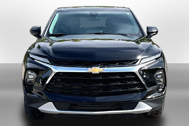 Used 2023 Chevrolet Blazer LT FWD image 2