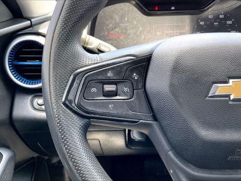 Used 2025 Chevrolet Trax LS FWD image 23