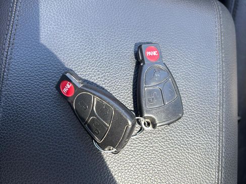 Used 2006 Mercedes-Benz R 500 4MATIC image 17