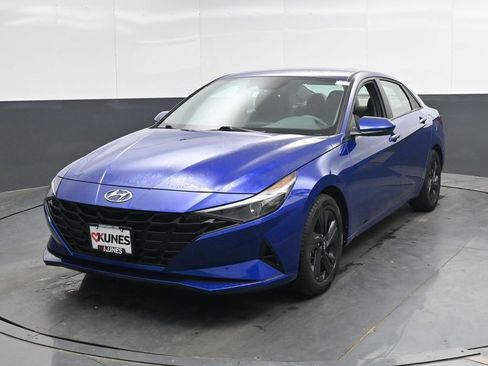 Used 2023 Hyundai Elantra Blue FWD image 8