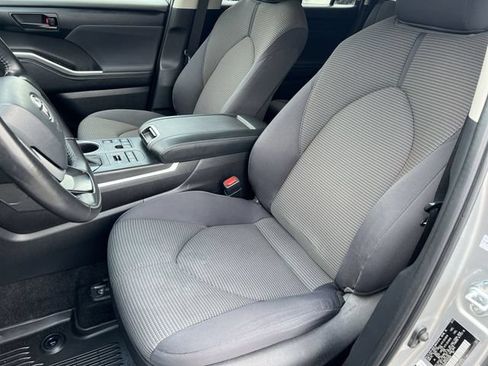 Used 2024 Toyota Highlander LE AWD/4WD image 34