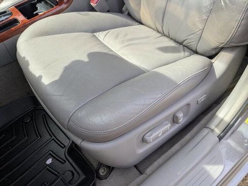 Used 2005 Toyota Camry V6 image 16