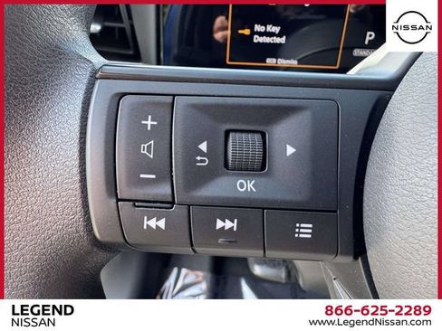 Used 2025 Nissan Kicks SV AWD/4WD image 19