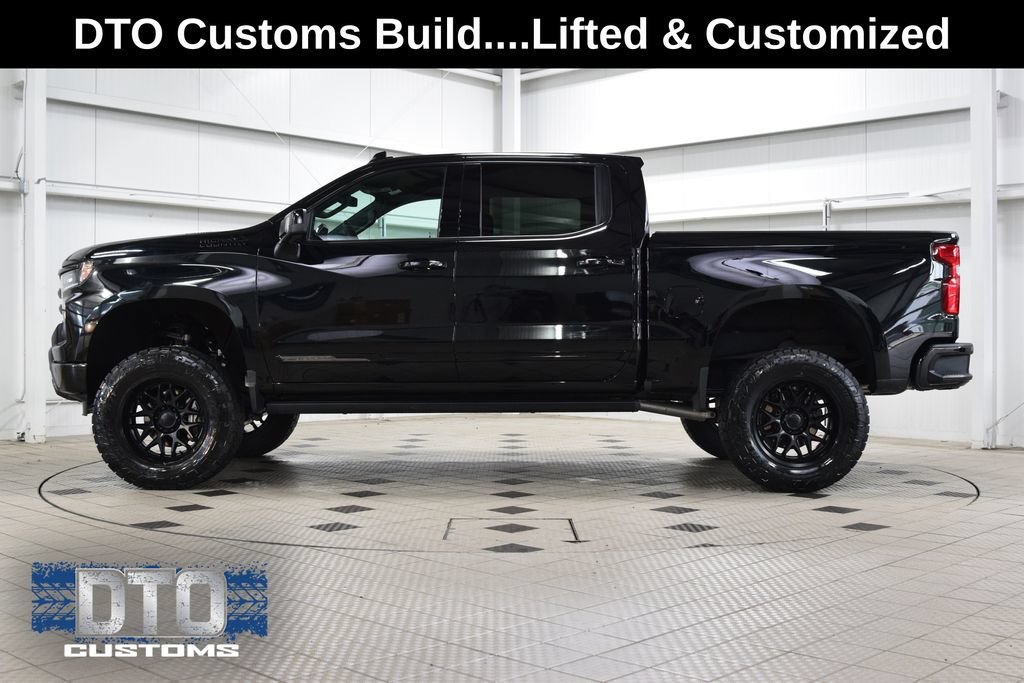 Used 2025 Chevrolet Silverado 1500 High Country w/ Midnight Edition AWD/4WD image 4