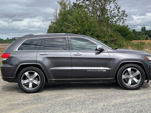 Used 2014 Jeep Grand Cherokee Overland w/ Advanced Technology Group image 3