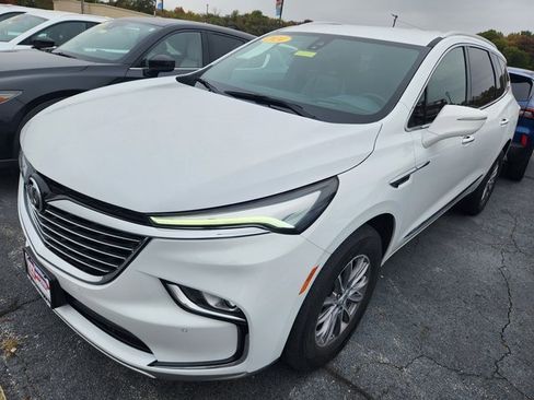 Used 2024 Buick Enclave Premium image 1