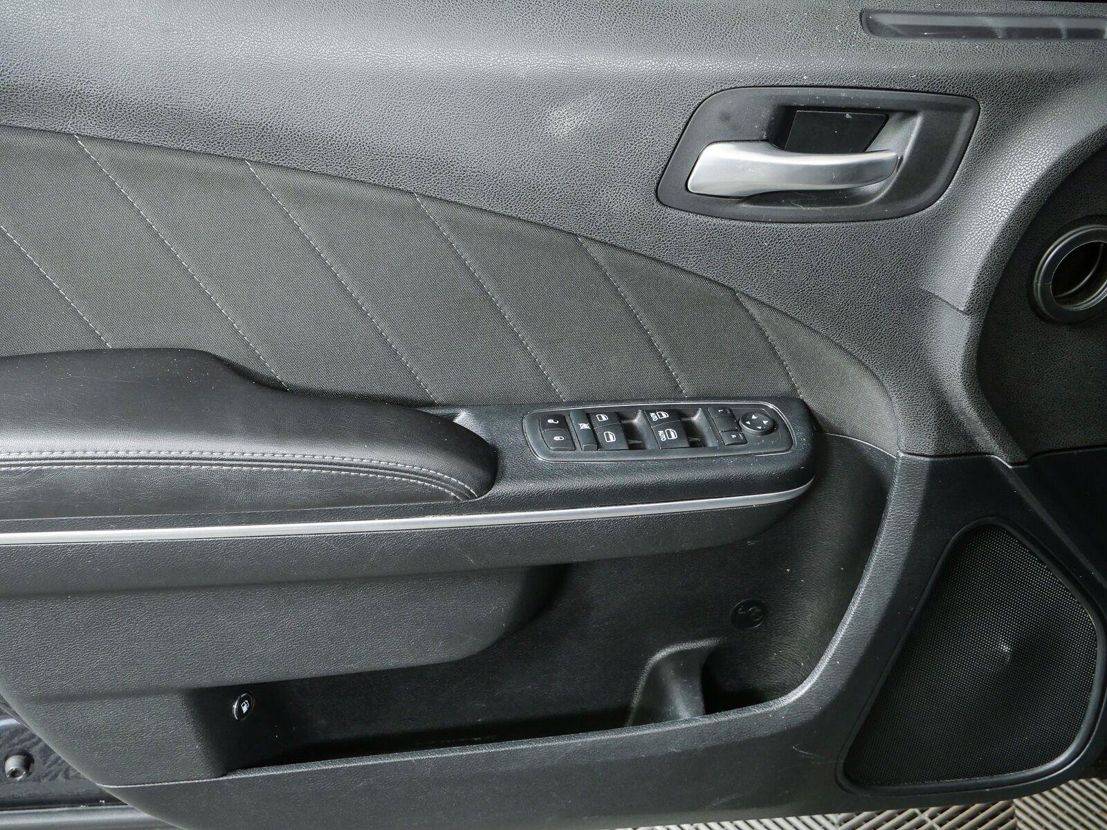 Used 2018 Dodge Charger R/T RWD image 6