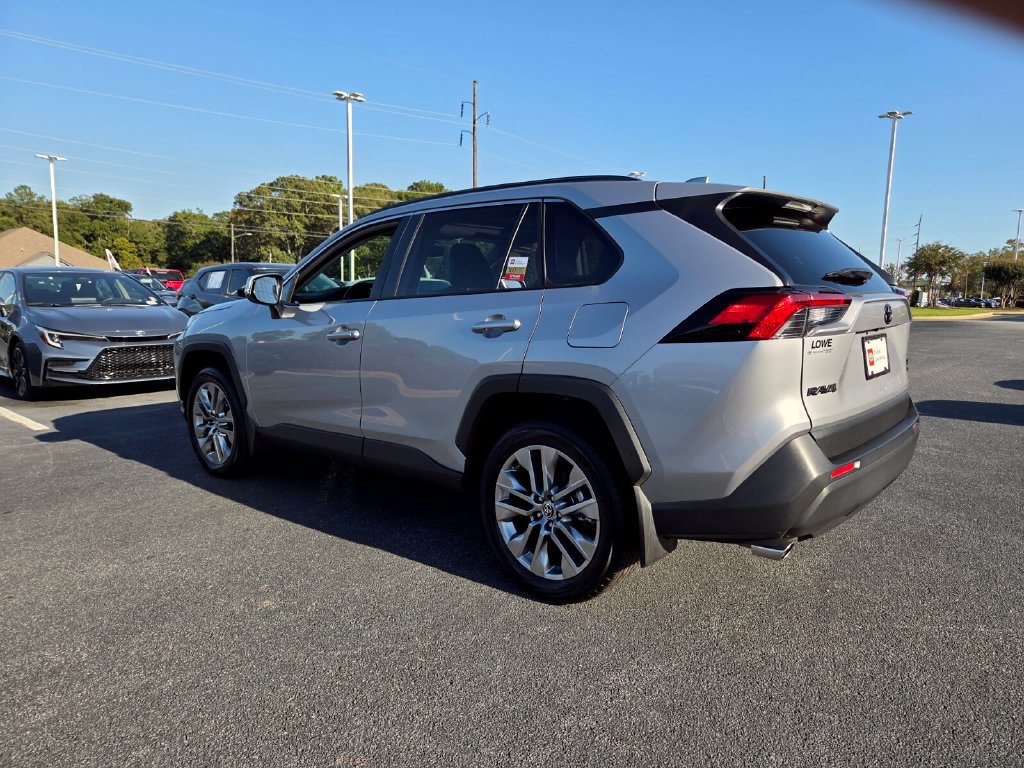 Used 2023 Toyota RAV4 XLE Premium AWD/4WD image 7