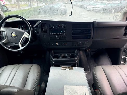 Used 2016 Chevrolet Express 3500 Extended image 18