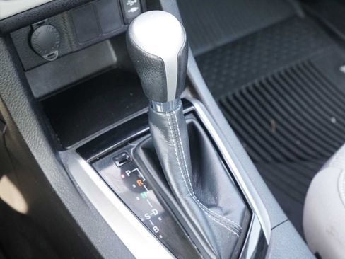 Used 2019 Toyota Corolla LE FWD image 12