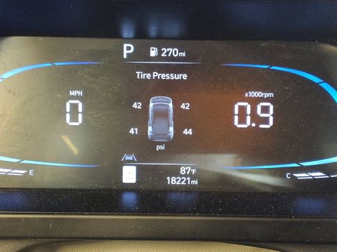 Used 2025 Hyundai Elantra Sport FWD image 23