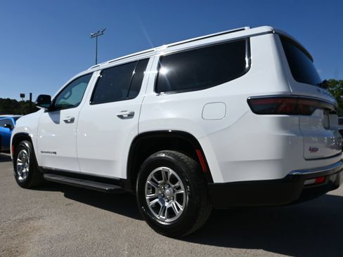 Used 2024 Jeep Wagoneer 4WD image 2