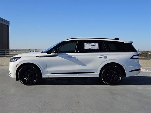 New 2026 Lincoln Aviator Reserve image 4