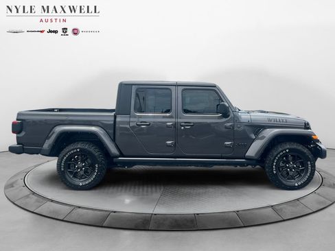 Used 2024 Jeep Gladiator Sport AWD/4WD image 17
