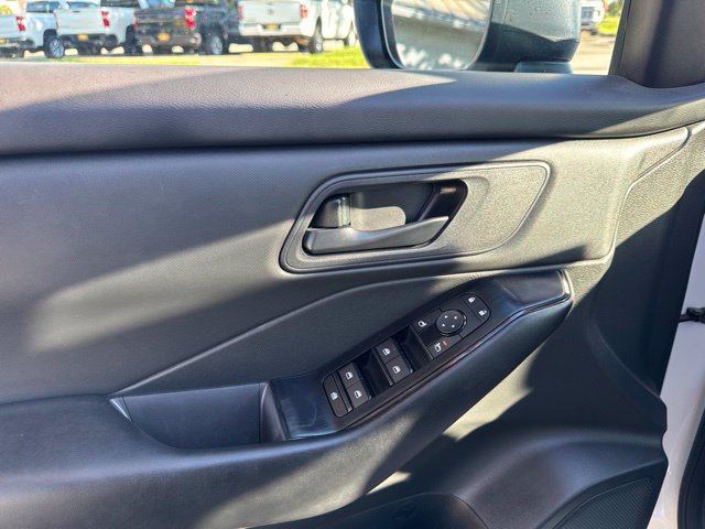 Used 2024 Nissan Rogue S AWD/4WD image 25