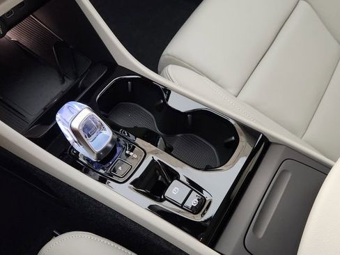 New 2026 Volvo XC40 B5 Plus w/ Protection Package Premier image 19