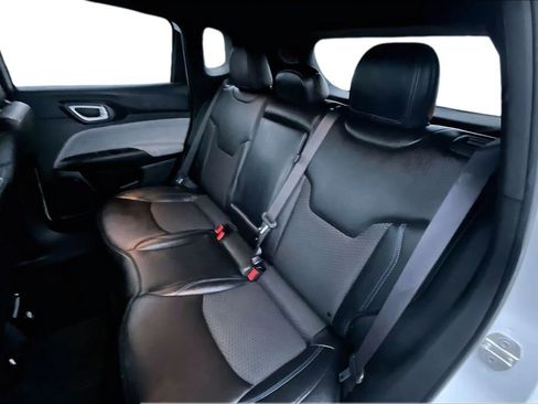 Used 2024 Jeep Compass Latitude image 25