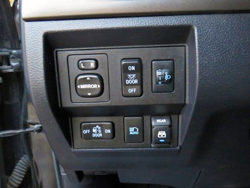 Used 2018 Toyota Tundra SR5 image 27