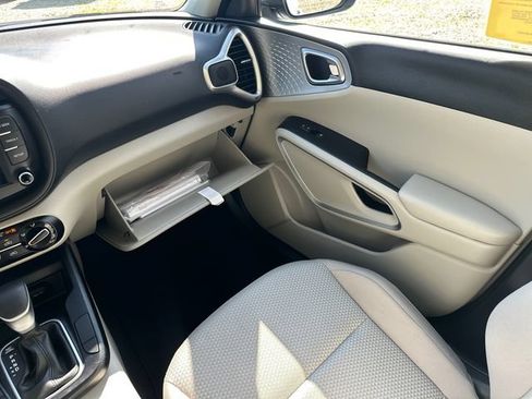 Used 2025 Kia Soul LX FWD image 20