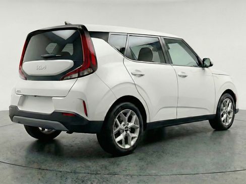 Used 2025 Kia Soul LX w/ LX Technology Package FWD image 9