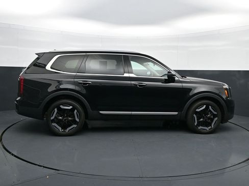 Used 2023 Kia Telluride S FWD image 8