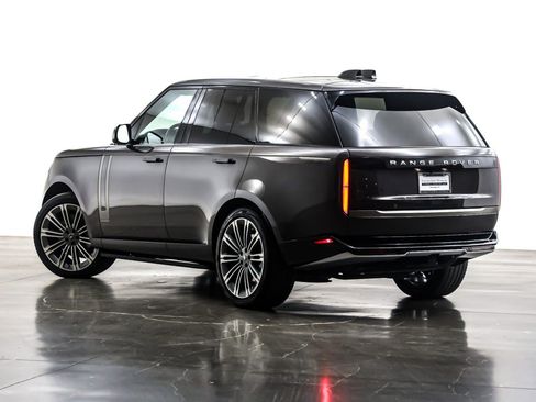 Used 2024 Land Rover Range Rover SE image 13