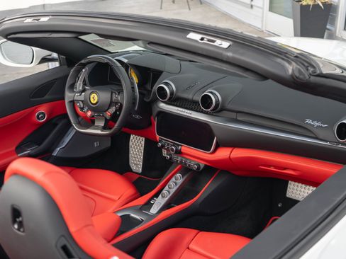 Used 2019 Ferrari Portofino RWD image 8
