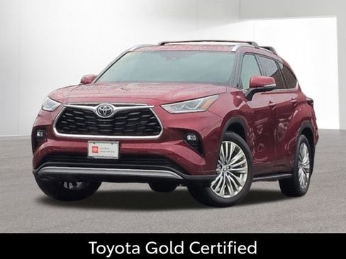 Certified 2026 Toyota Highlander Platinum AWD/4WD image 1